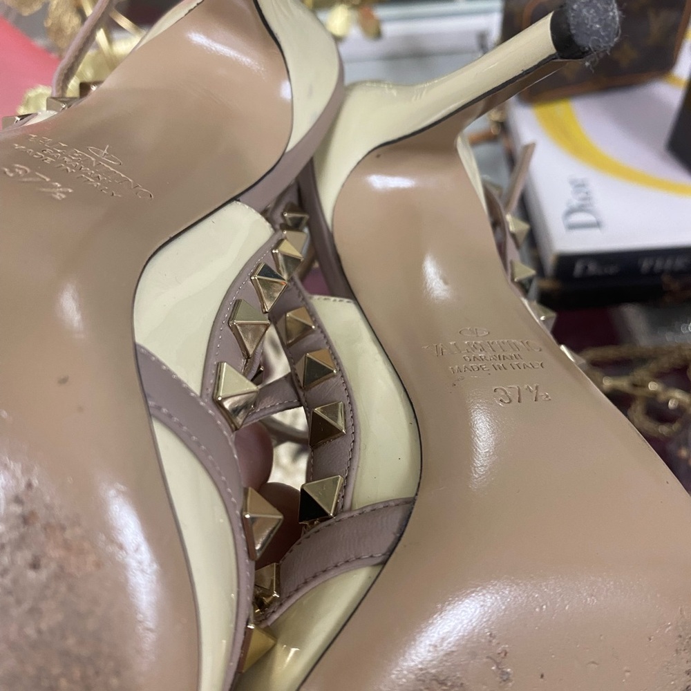 Valentino Two-Tone Rockstud T-Strap Pointed Pumps in Ivory and Nude - Picture 8 of 9